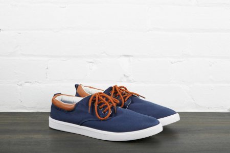 Navy blue skate shoes